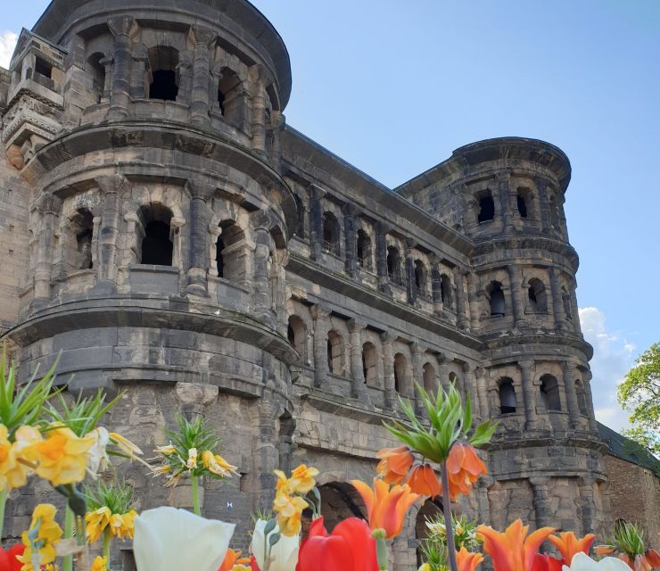 Trier: Guided City Walk with Wine Tasting - Meeting Simon beside the Porta Nigra
