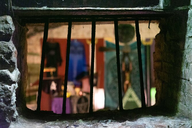 Underground Vaults Walking Tour in Edinburgh Old Town - Why Edinburgh built the South Bridge vaults