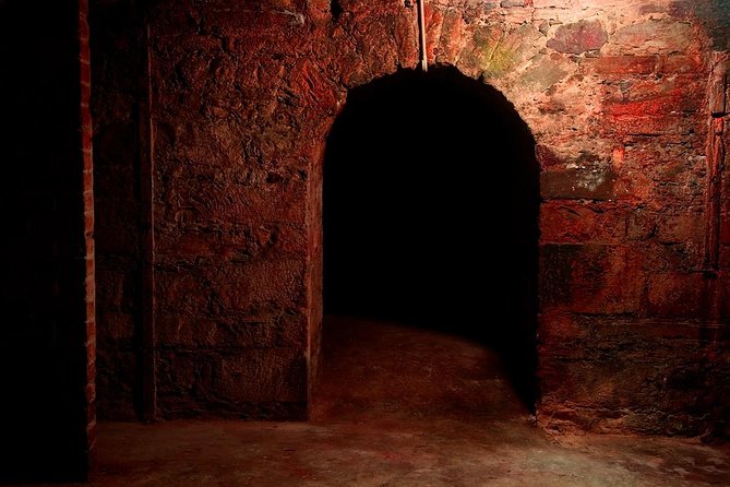 Underground Vaults Walking Tour in Edinburgh Old Town - What the one-hour format really offers