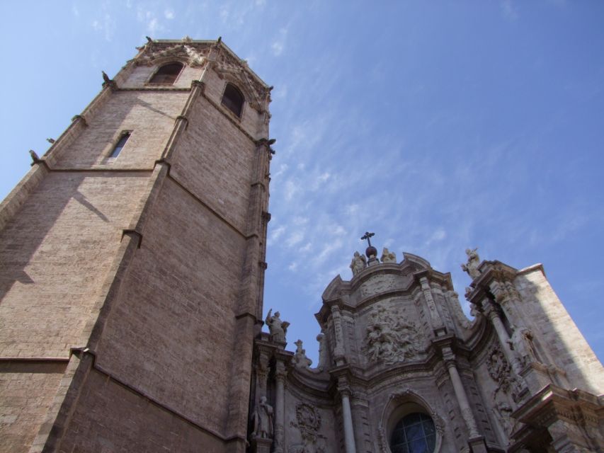 Valencia: Historical Walking Tour - Plaza Redonda and the narrow old quarter