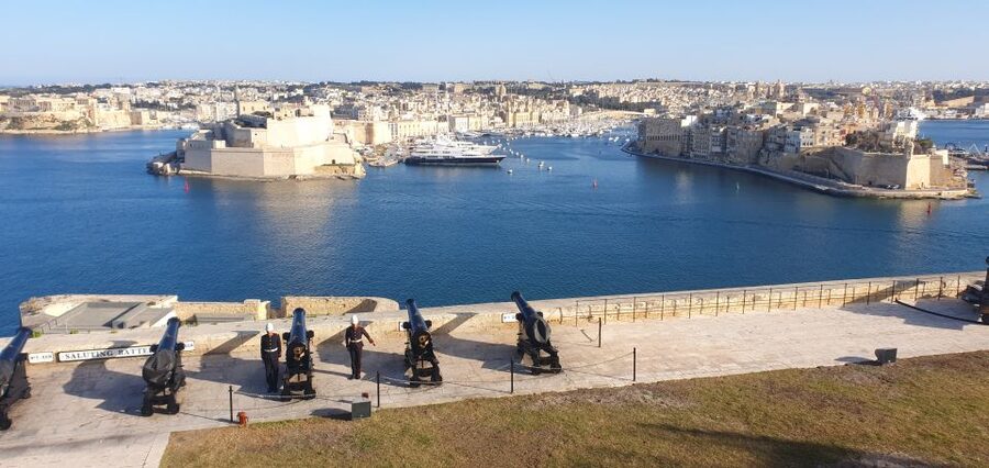 Valletta: City Walking Tour in a Small Group - Lower Barrakka Gardens and a pause by the water
