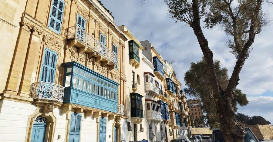 Valletta: Guided City Walking Tour - Following Valletta’s squares, streets, and palaces
