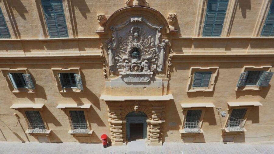 Valletta: Half-Day City Discovery Walking Tour - Auberge d’Italie and Palazzo Parisio