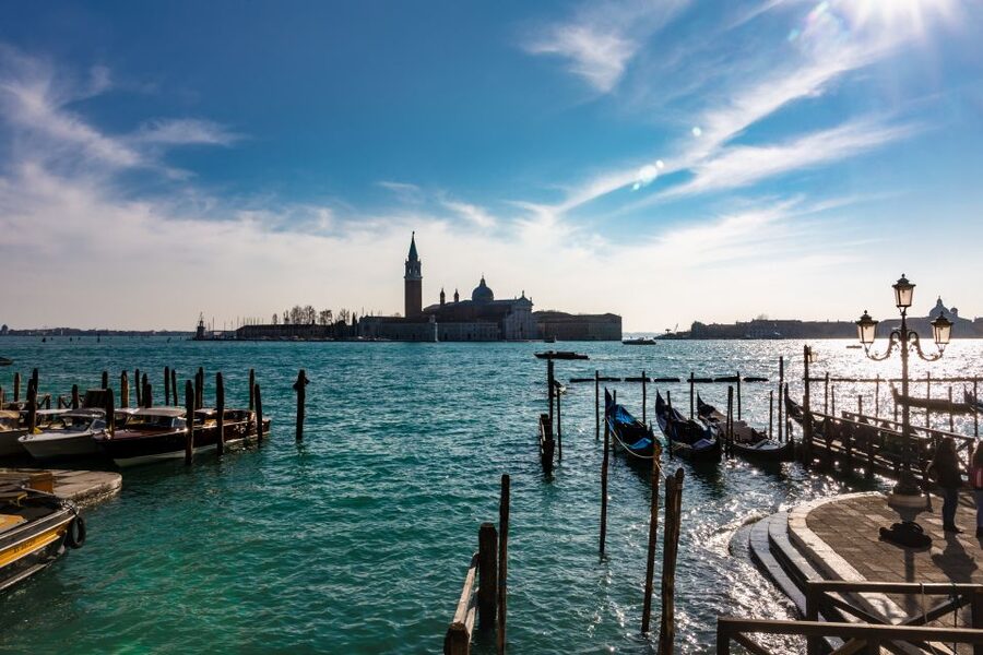 Venice: City Center Historical Guided Walking Tour - Seeing old Venice through virtual reality