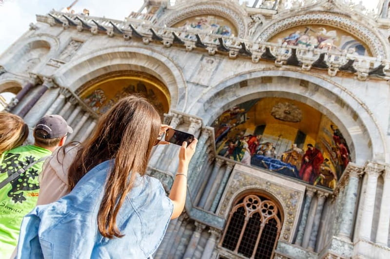 Venice: Doge's Palace and St Mark's Basilica Walking Tour - St. Mark’s Basilica and its golden interior