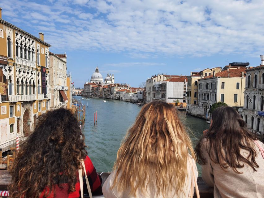 Venice: Walking Guided Tour of the City Must-See Sites - Venice in two hours: key points