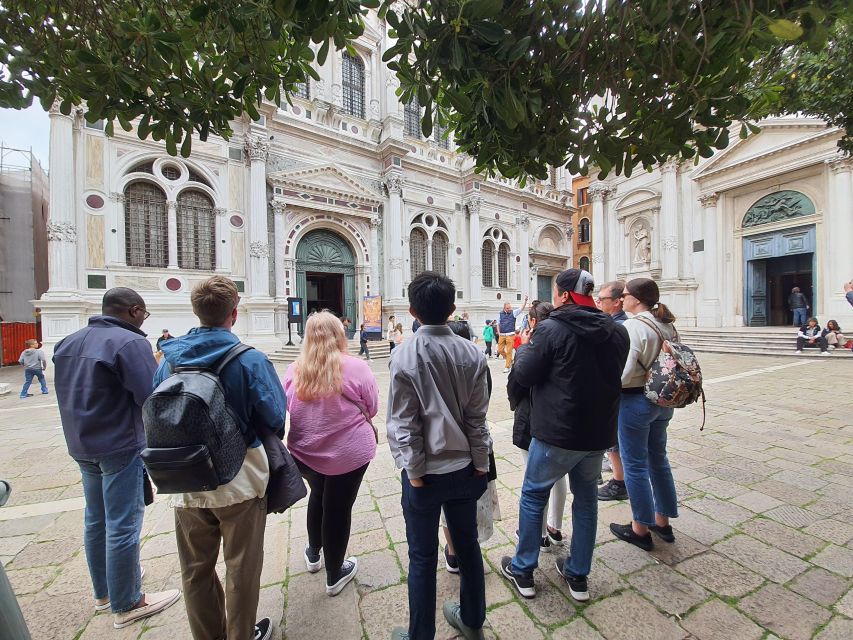 Venice: Walking Guided Tour of the City Must-See Sites - Crossing Rialto Bridge and reaching Cannaregio