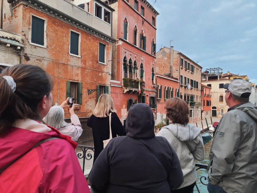 Venice: Walking Guided Tour of the City Must-See Sites - Who should book this Venice walk?