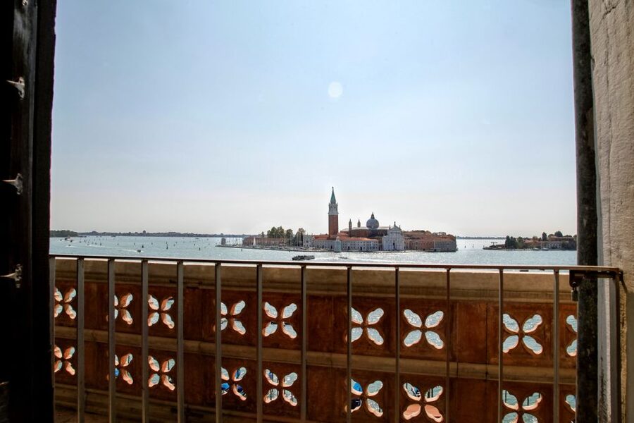 Venice: Walking tour, Doge Palace, & St. Mark's Basilica - The guides make the largest difference