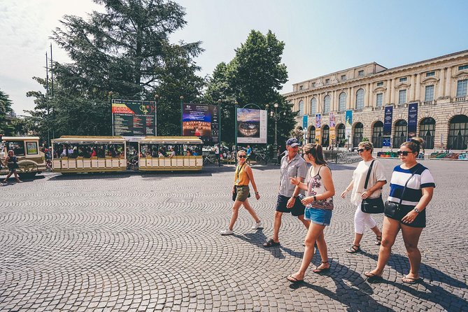 Verona Highlights Walking Tour in Small-group - Roman Verona at the Gavi Arch and Porta Borsari