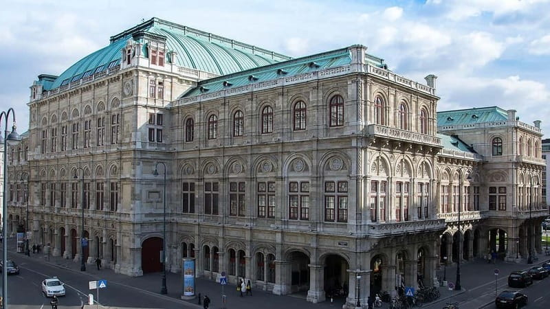Vienna: Small Group Guided Walking Tour of City Highlights - Kohlmarkt, Demel, and Vienna’s café culture