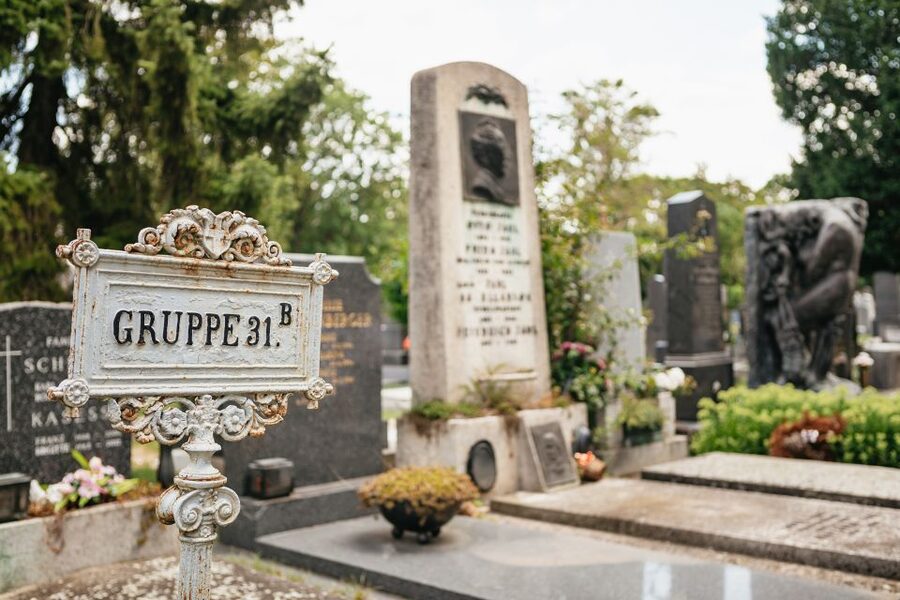 Vienna: Vienna Central Cemetery Guided Walking Tour - Why Vienna Central Cemetery deserves two hours