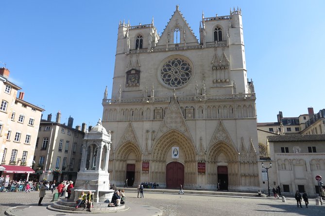 Vieux Lyon Cultural & Historical Walking Guided Tour (English) - From the shopping street to Grand Hôtel Dieu
