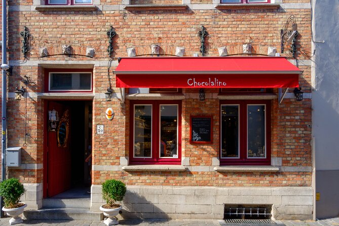 Walking tour of Bruges with boat option and/or beer tasting - Burg Square and the city’s political center