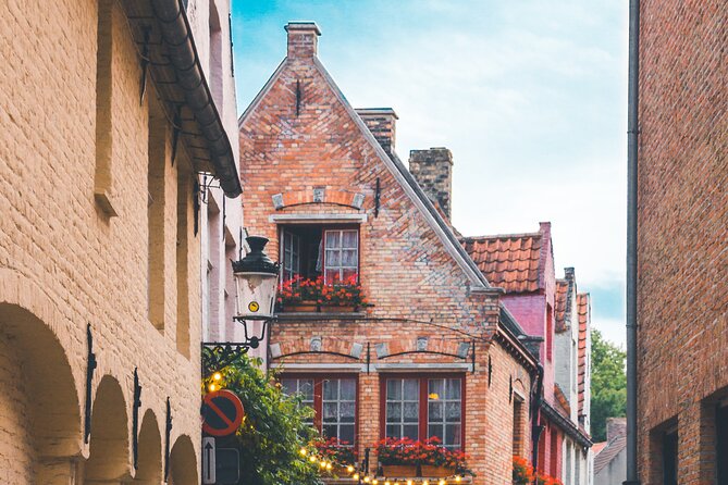 Walking tour of Bruges with boat option and/or beer tasting - The boat ride and beer tasting need careful reading