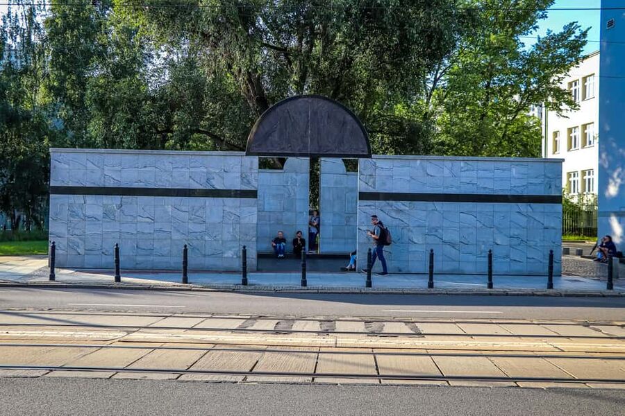 Warsaw: Jewish History Guided Walking Tour in English - Key things to know before you book