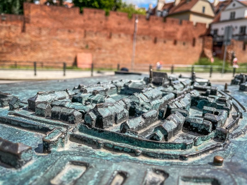 Warsaw: Old Town Highlights Walking Tour in English - Entering the rebuilt Old Town