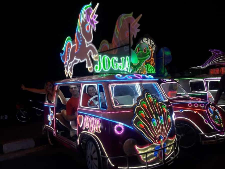 Yogyakarta: Nighttime Walk and Food Tour - Titik Nol Kilometer and the city center on foot