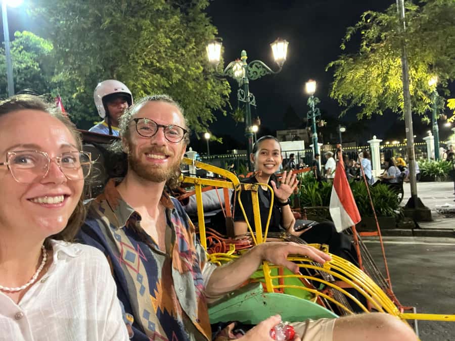 Yogyakarta: Nighttime Walk and Food Tour - Plengkung Wijilan and the flavors of royal Yogyakarta