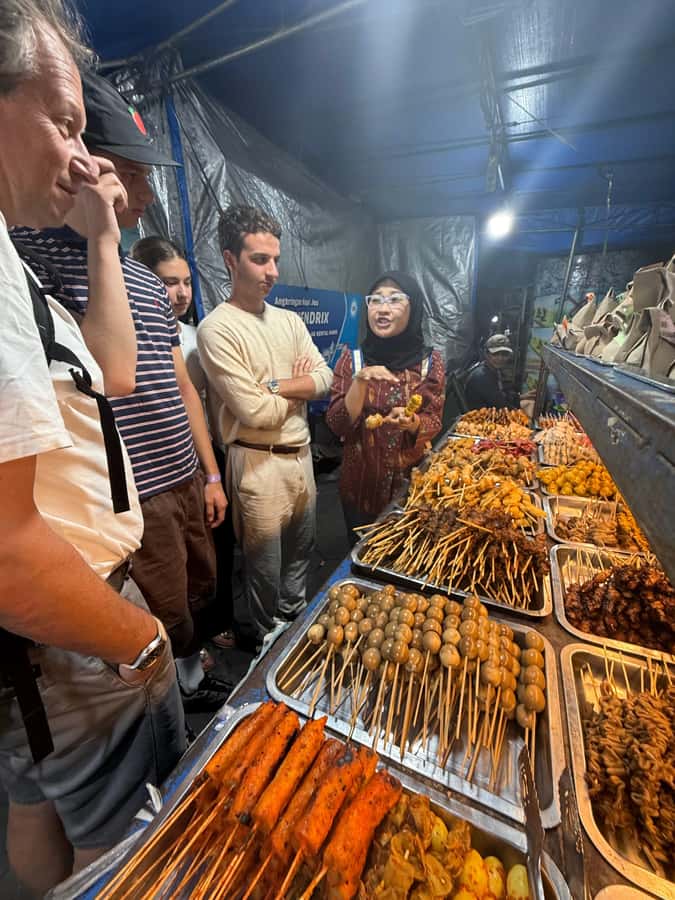 Yogyakarta: Nighttime Walk and Food Tour - Malioboro after dark: coffee, snacks, and city energy