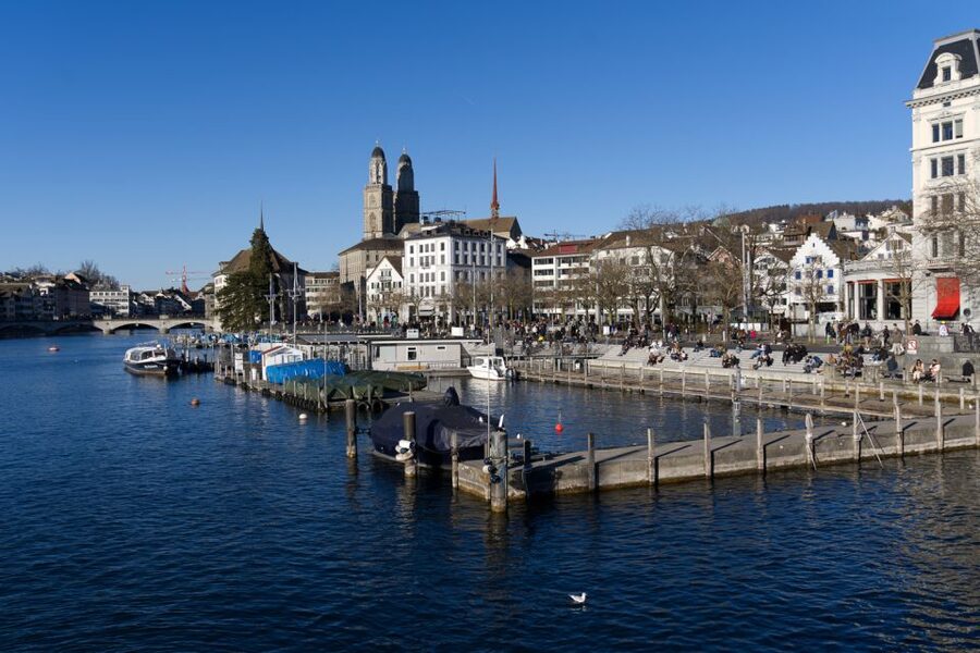 Zurich Old Town Walking Tour: 2-Hours - Pace, group comfort, and what two hours can cover